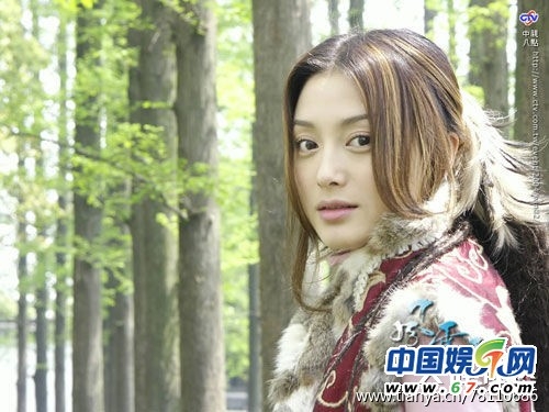 陈乔恩蒋勤勤何润东黄奕 看古装剧廉价雷人造型(组图)