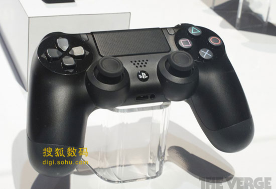 索尼在GDC大会展示PS4手柄和体感配件PS4