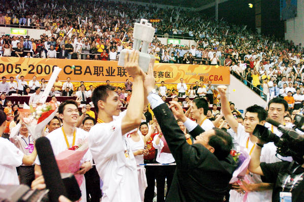 广东目前已经夺得八次cba总冠军,追平八一队并列夺得总冠军次数最多的