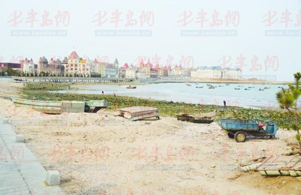 3月29日,海昌渔人码头附近的海边荒凉脏乱.快报记者 王杰 摄