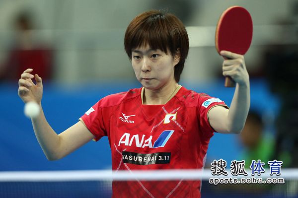 图文:乒乓球世界杯日本VS韩国 石川佳纯获胜