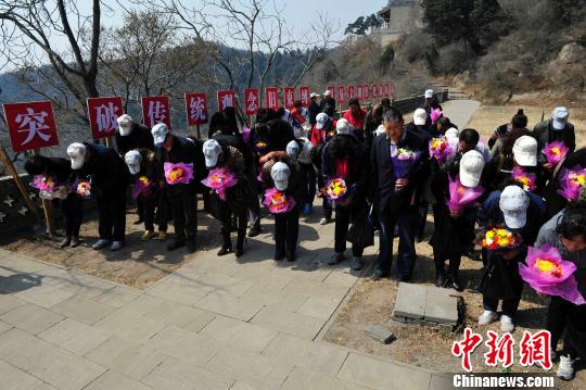 太原市龙山殡仪馆继2012年在山西全省率先推出"社区公祭"活动后,今年