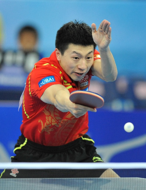 图文:乒乓球世界杯男团夺冠中国选手马龙