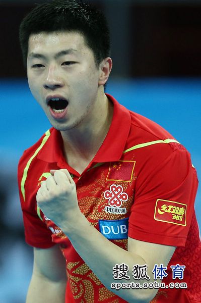 图文:中国男团夺世界杯冠军 马龙庆祝得分