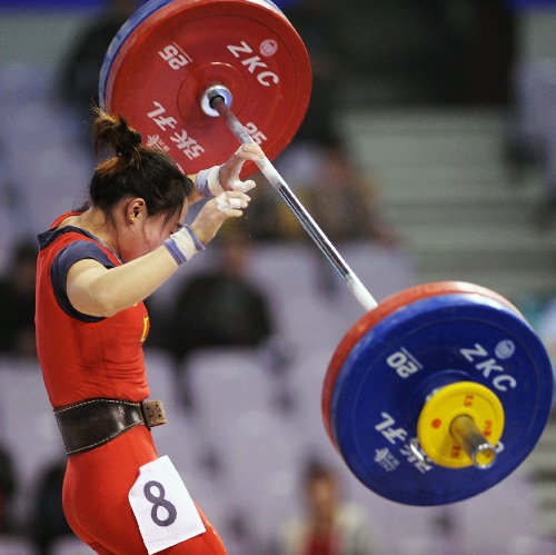 图文2013全国女子举重锦标赛肖鸿宇失误