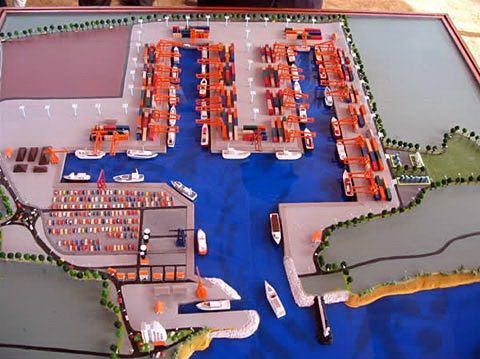 援建的汉班托塔港模型