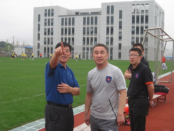 作为集团总裁的乔伟光,对于青岛中能队的很多事情也是十分上
