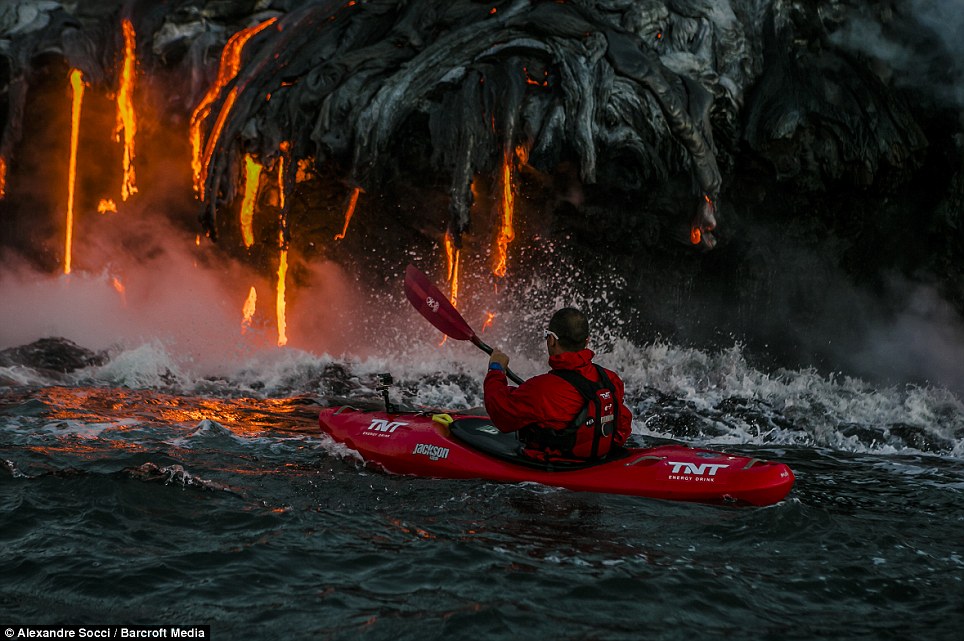 巴西勇士乘皮划艇探险喷发火山:岩浆滚烫(组图)-搜狐滚动