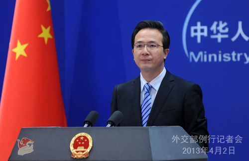 2013年4月2日，外交部发言人洪磊主持例行记者会。