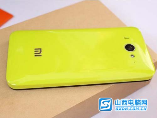 小米手机2还提供了颜色丰富的后盖供用户选择