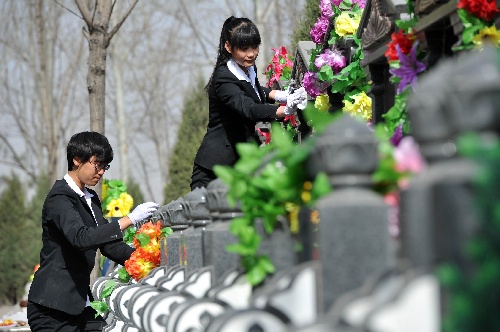 (图片故事)(4)走近90后城市女子殡葬礼仪员