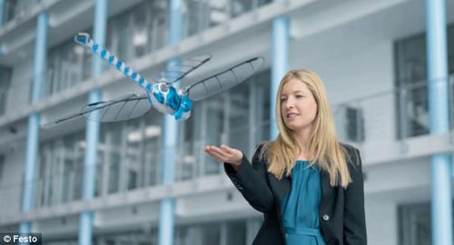 科学家发明机器蜻蜓探测器 动作敏捷可手机控