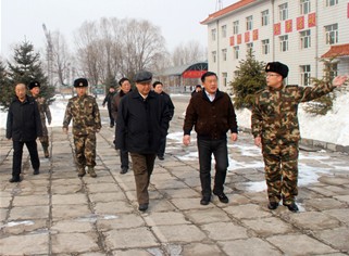 黑龙江省森工总局领导到武警哈尔滨市森林支队亚布力大队检查春防工作