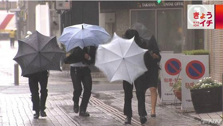 日本近期接连遭遇强风极端天气 百年罕见(组图