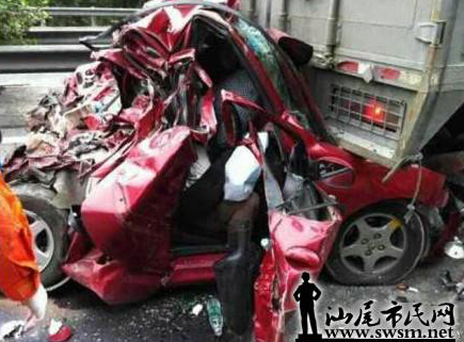 广东深汕高速发生一起特大交通事故 5人当场死