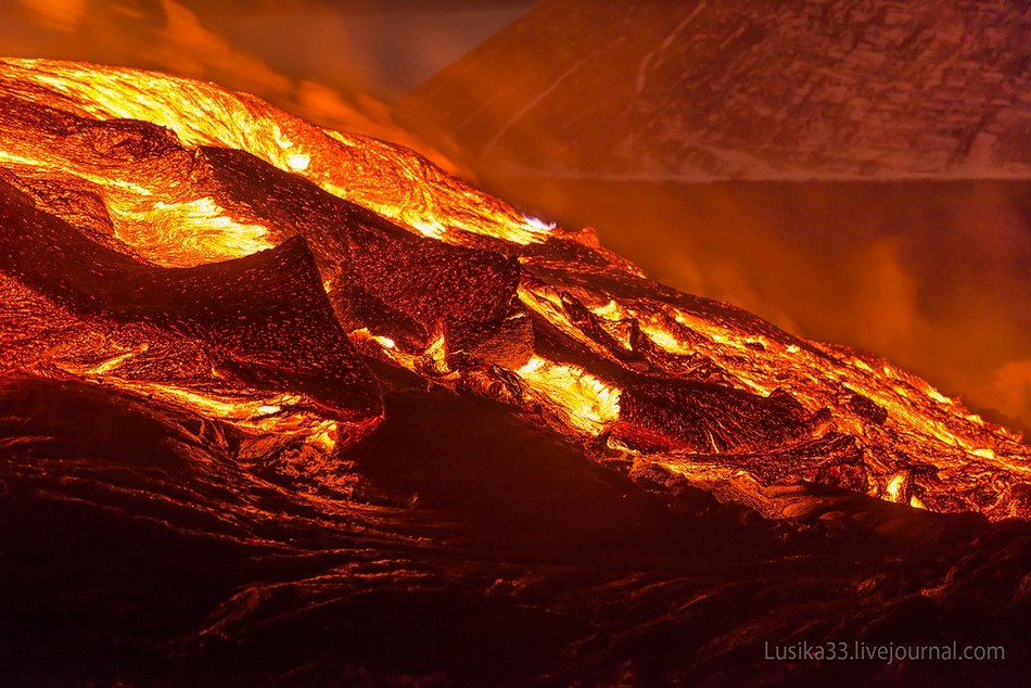 火山喷发岩浆横流的壮观景象高清组图