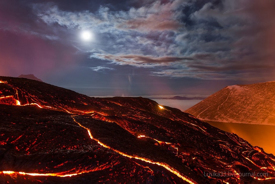 火山喷发岩浆横流的壮观景象(高清组图)