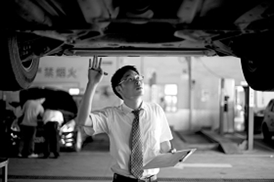 一輛事故車無論怎么修復(fù)，漆面和車身線條都無法恢復(fù)到原廠狀態(tài)，湖南汽車后市場(chǎng)展上的專業(yè)人士一眼就能為您辨別出來。