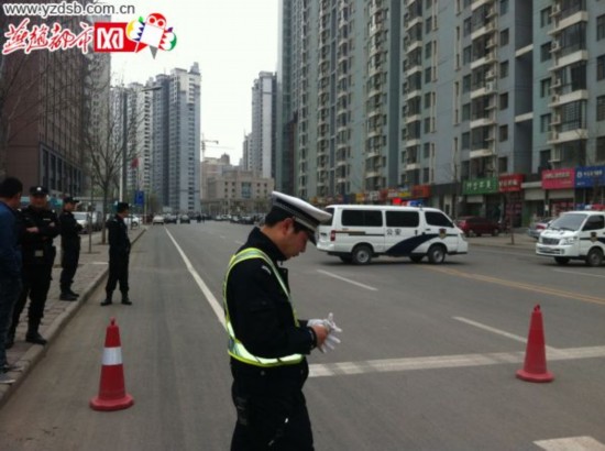 河北邯郸银行门口押运员持枪打死运钞车司机后