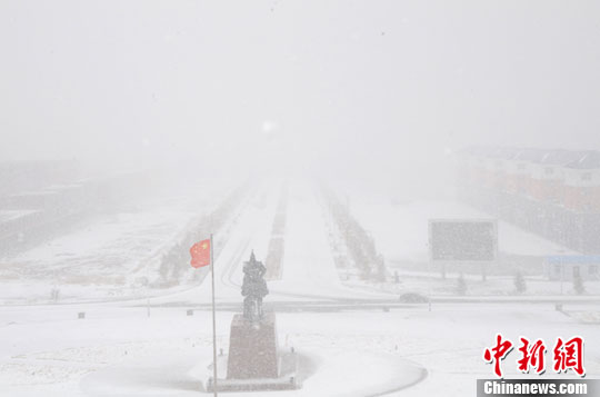 内蒙古锡林郭勒遭遇大风降雪降温天气(图)