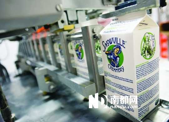 国外牛奶从生产到制作都有严格的条例监控质量，一旦出现问题或用法律手段进行裁决，保证牛奶安全营养。C FP供图