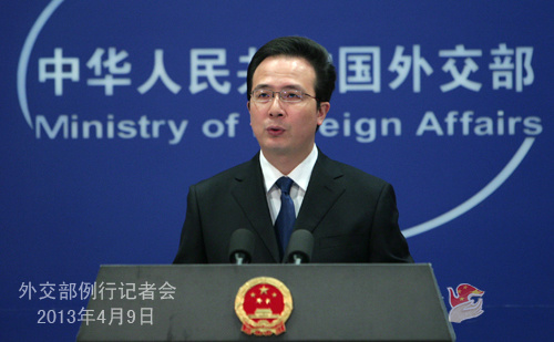 2013年4月9日，外交部发言人洪磊主持例行记者会。