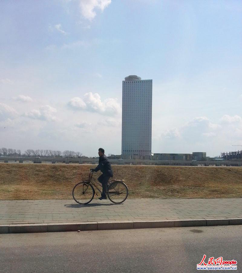 组图:10日朝鲜平壤大街如往日一般平静