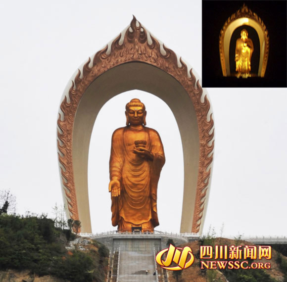 感受东林大佛的白天黑夜 信仰力量震撼网媒记者(图)