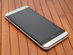 图为 HTC One