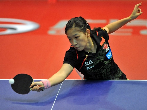 图文:乒乓球亚洲杯在香港开赛 刘诗雯在比赛中