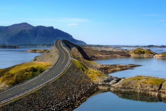 享受自驾 畅行全球十大风景最美公路(组图)