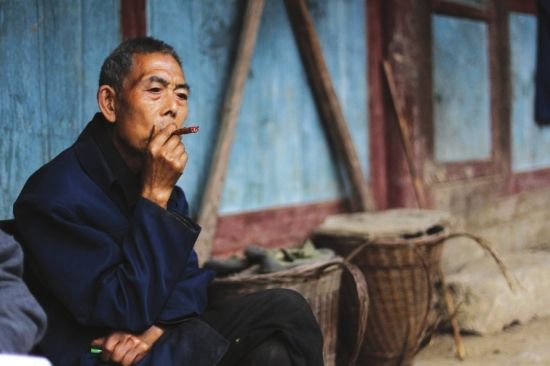 4月11日，刘大爷因为出入不便，他每三年左右才会出去一次，主要是看住在山下的女儿。
