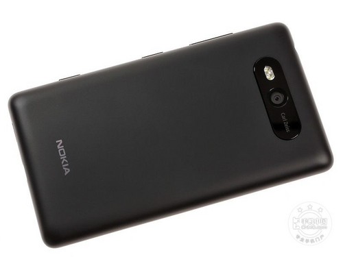 诺基亚Lumia 820背面图片