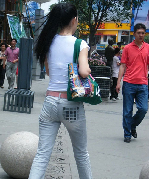 街拍:身穿牛仔裤的女性