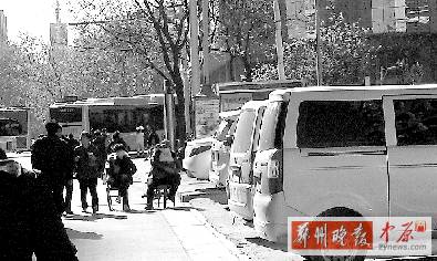 河南省人民医院有个黑停车场 看车人漫天要价