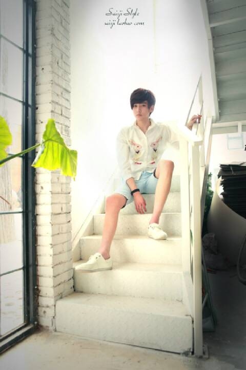 少年花美男彦希冯仕吉蹿红网络