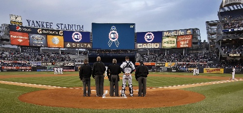 当日,美国职业棒球大联盟(mlb)一场比赛前,纽约扬基队悼念4