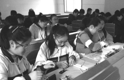 广陵区教研室副主任王国峥点评该课"能根据学生现状适当降低教学起点图片