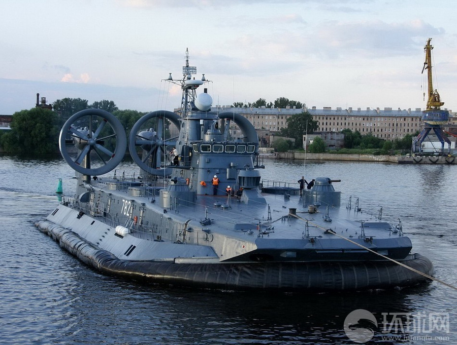 据俄新社4月17日消息，乌克兰特种装备出口公司网站17日发布消息说，乌克兰已向中国交付一艘野牛气垫船。