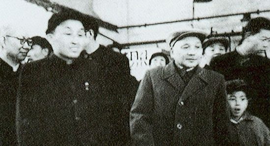 1960年邓小平视察北汽。