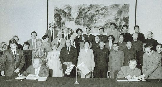 1983年北汽与美国汽车签订“北京吉普汽车有限公司”合资合同