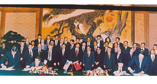 1997年上海通用合资合营合同在北京签署