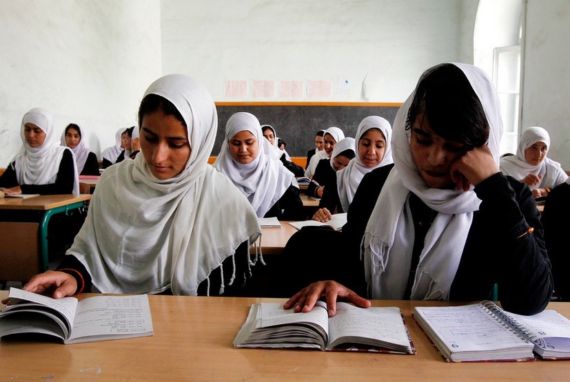 阿富汗女子中学遭毒气攻击 17人被送医院(图)