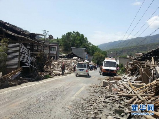 雅安地震受灾人口_...以承受的伤痛 雅安地震受灾现场直击(3)