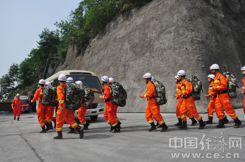 水陆两栖救援车_ztd 05两栖突击车_ztd05两栖突击车