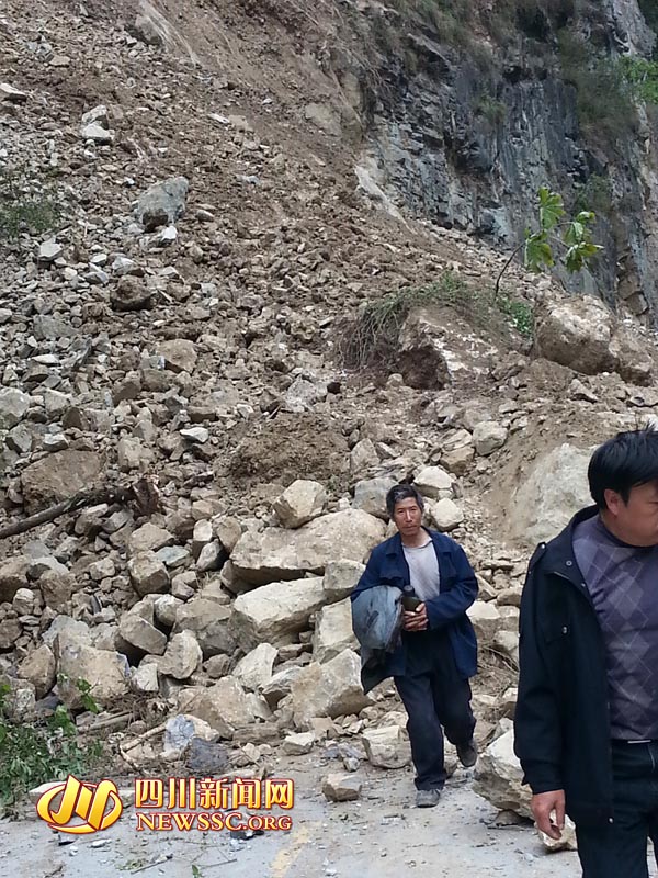 截止记者18:00时发稿时宝兴县发生余震120余; 直击:宝兴地震受灾损失