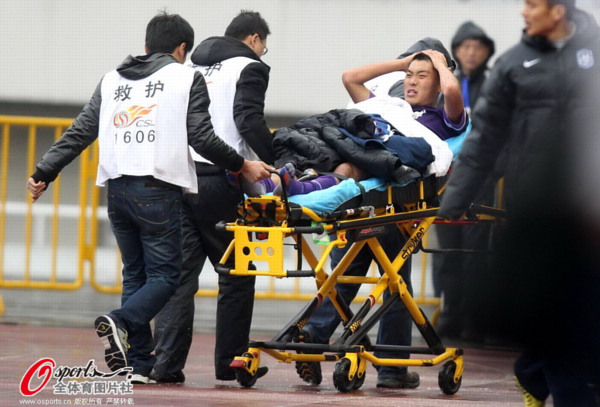 中超图东亚10泰达王冠伊受伤被抬走