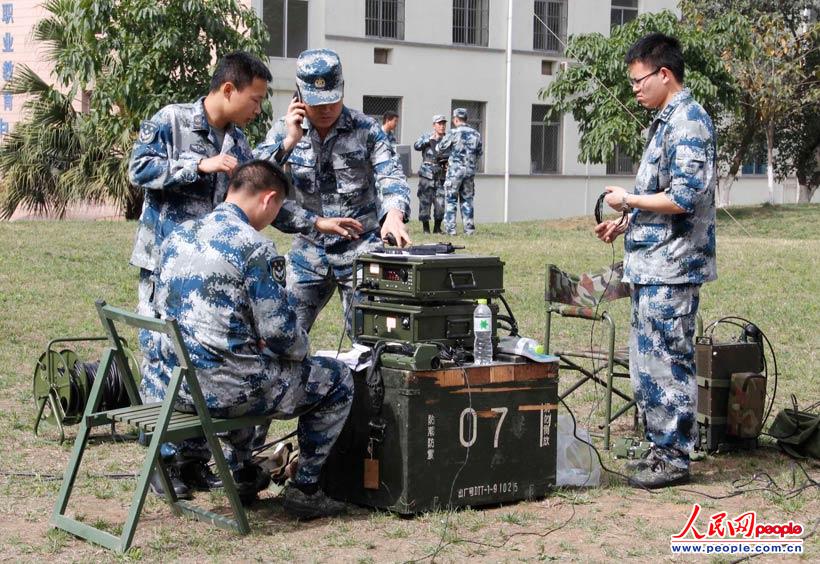 空军首批部队抵达灾区展开救援(组图)