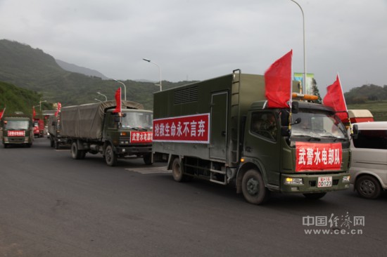 各路抢险救援大军奔赴芦山4.20地震灾区(组图