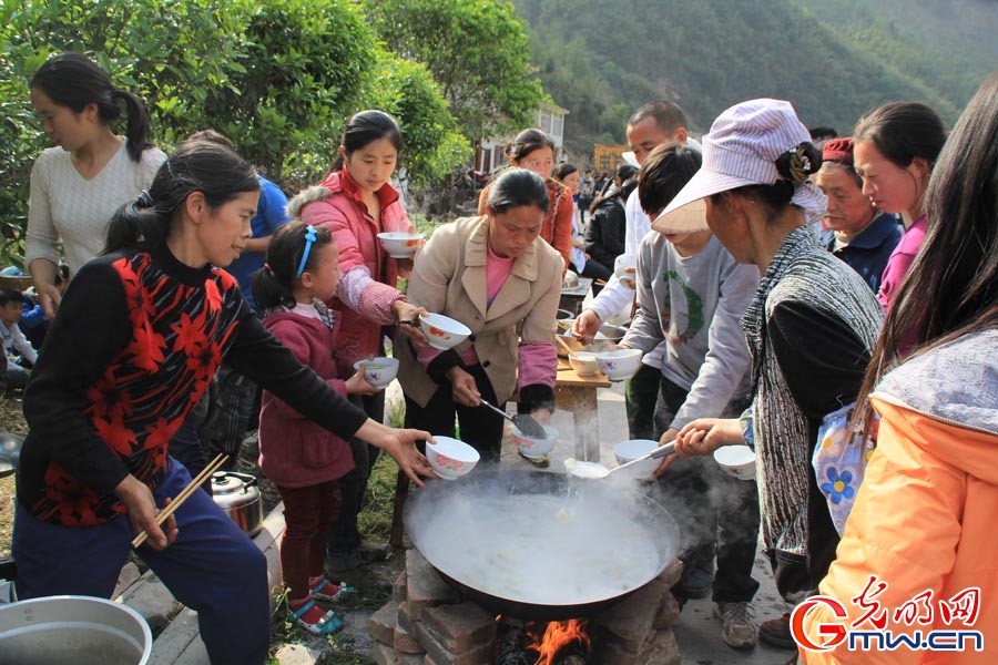 四川雅安芦山县地震震后最新现场图